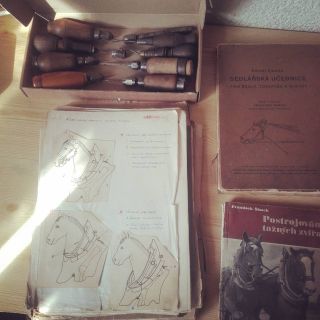 Pěkné překvapení na poště, k první české sedlářské učebnici (1946) dostala pracovní materiály Pana autora, #milujistareveci